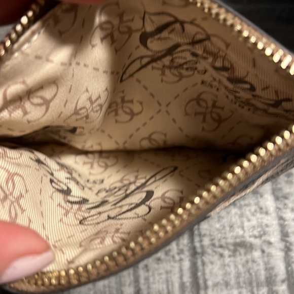 GUESS WRISTLET - Picture 3 of 3